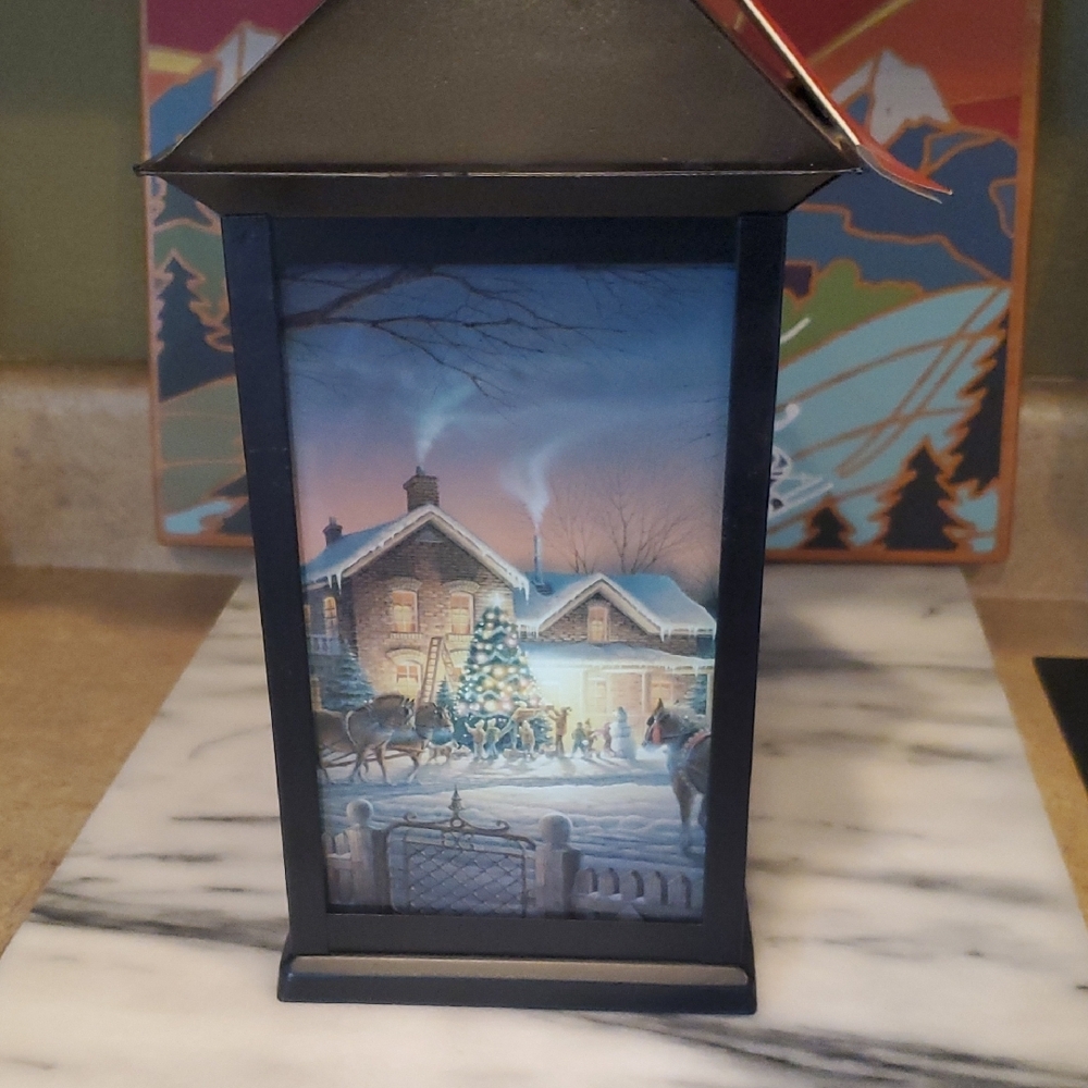 Terry Redkin Black Lantern with Winter Scene And Flameless Lighting - Picture 4 of 6